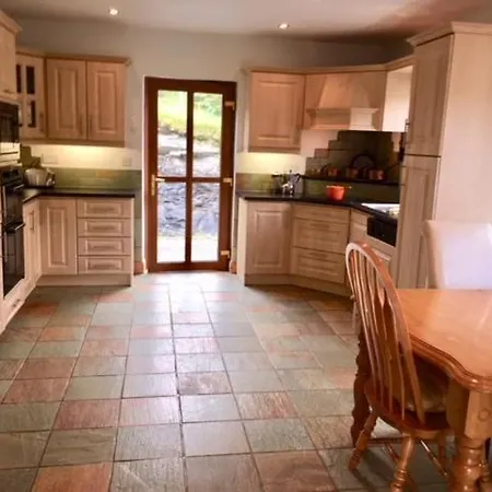 Island Hill House, Beautiful, Modern, 6 Bed * Killybegs