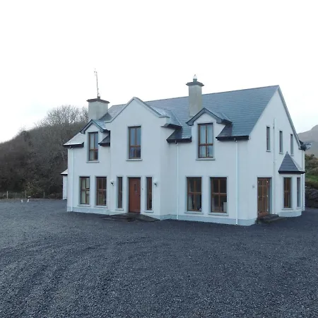 Island Hill House, Beautiful, Modern, 6 Bed * Killybegs